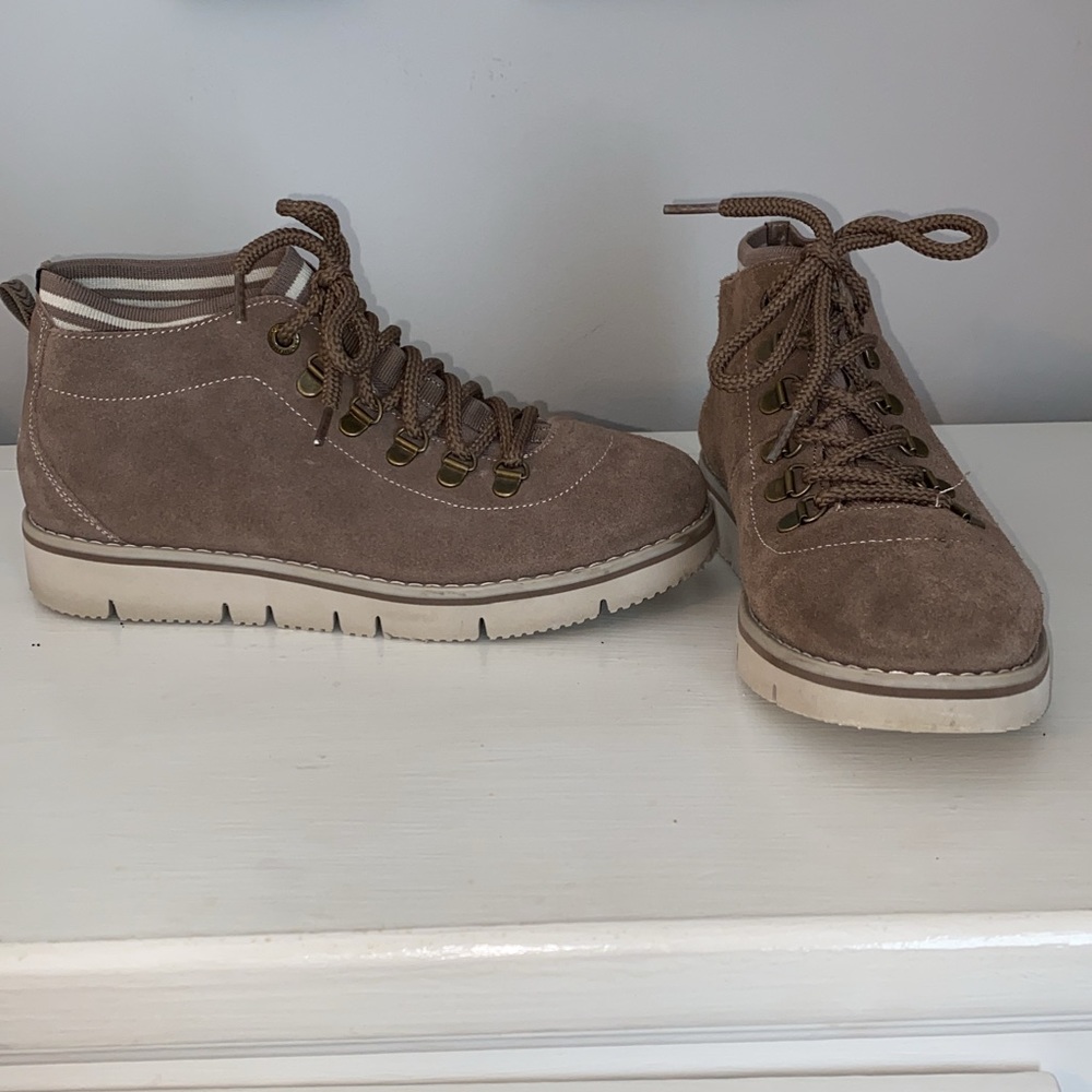 brown winter shoes